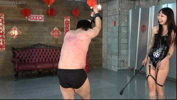 Japanese Femdom Laughing and Whipping